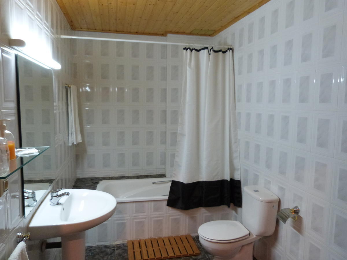 Ca L'Amadeu Hotel Vilanova de Escornalbou Bilik gambar