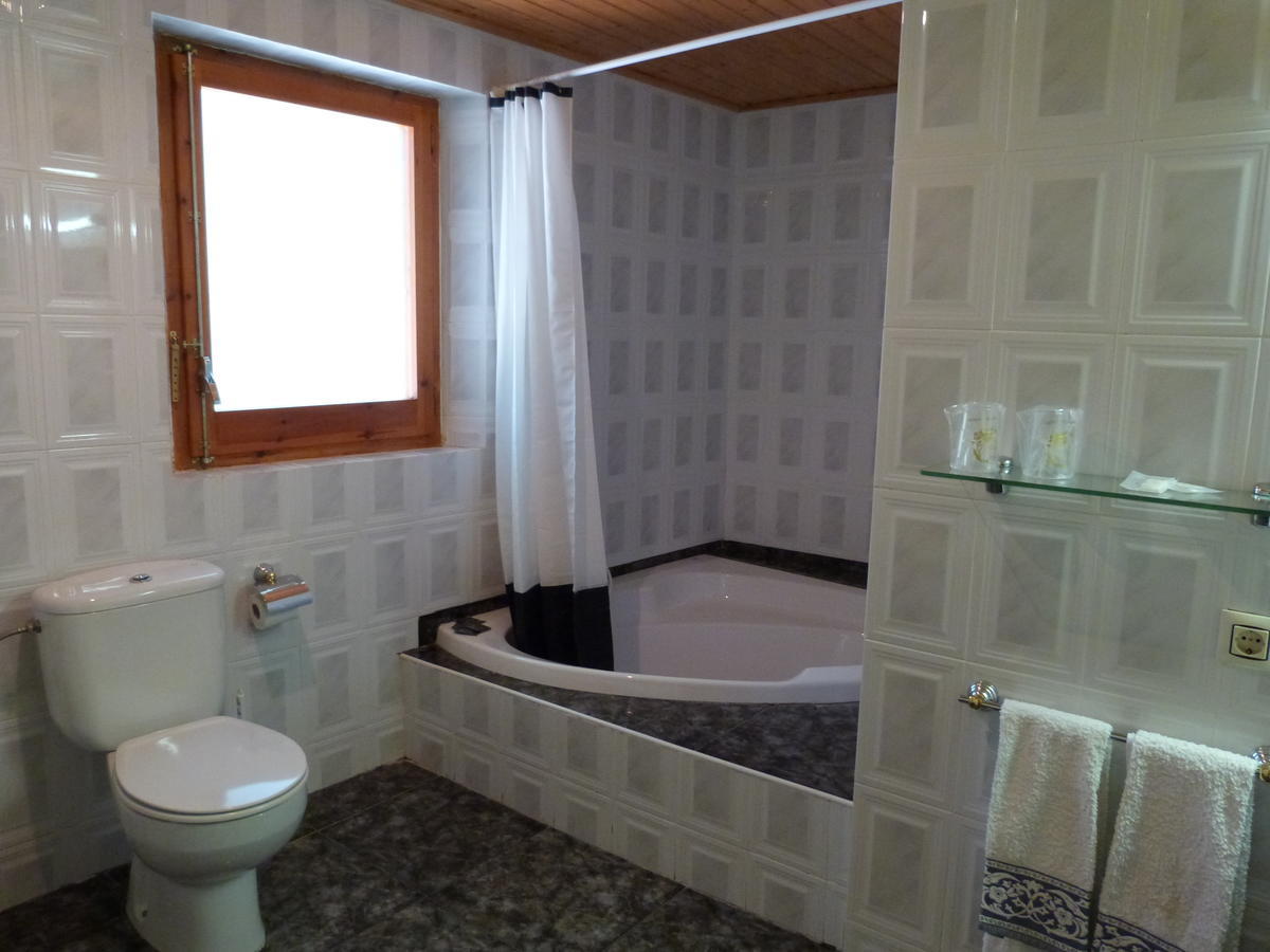 Ca L'Amadeu Hotel Vilanova de Escornalbou Bilik gambar